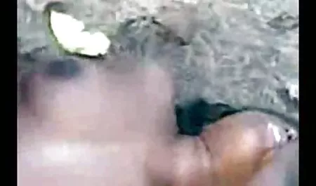 دستی های زوج روسی در جلوی داستان های سکسی سه نفره دوربین