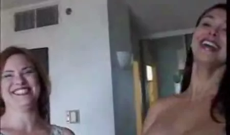 دادن دوست دختر من بی بی دانلود سکس سه نفره سی