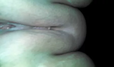 داغترین MILF پسران دوست عکس های سکسی سه نفره خود را به تنهایی بلعیده است