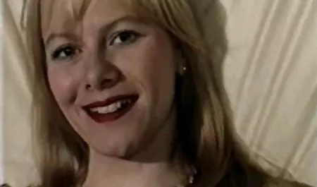سبزه در جوراب ساق سکس سه نفره با زنم بلند می شود