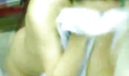 BBW MILF یک سکس سه نفر خروس در گربه گوشتی خود را می گیرد