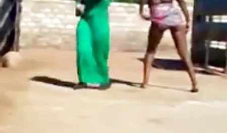 انگشت بزرگ BBW با انگشت در فیلم سوپر سه نفره اتومبیل و سپس لعنتی