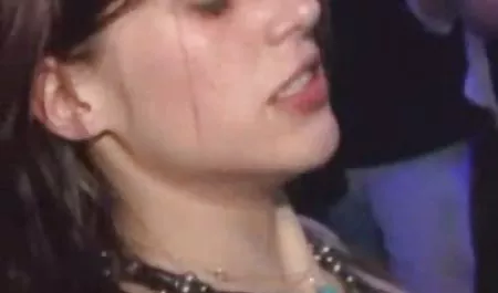 آنا کوننو در ساحل - فیلم سکسی سه نفره غیر برهنه